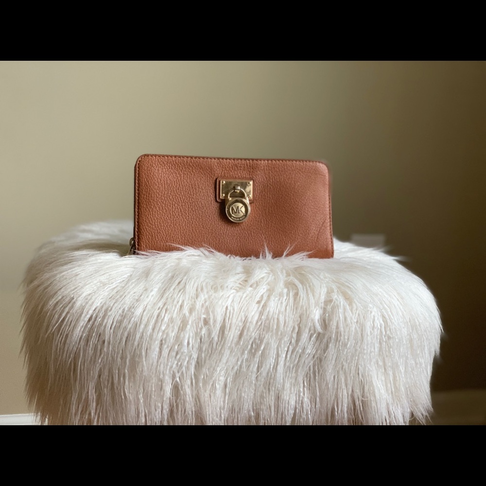 Michael Kors  Hamilton Continental Lock Wallet